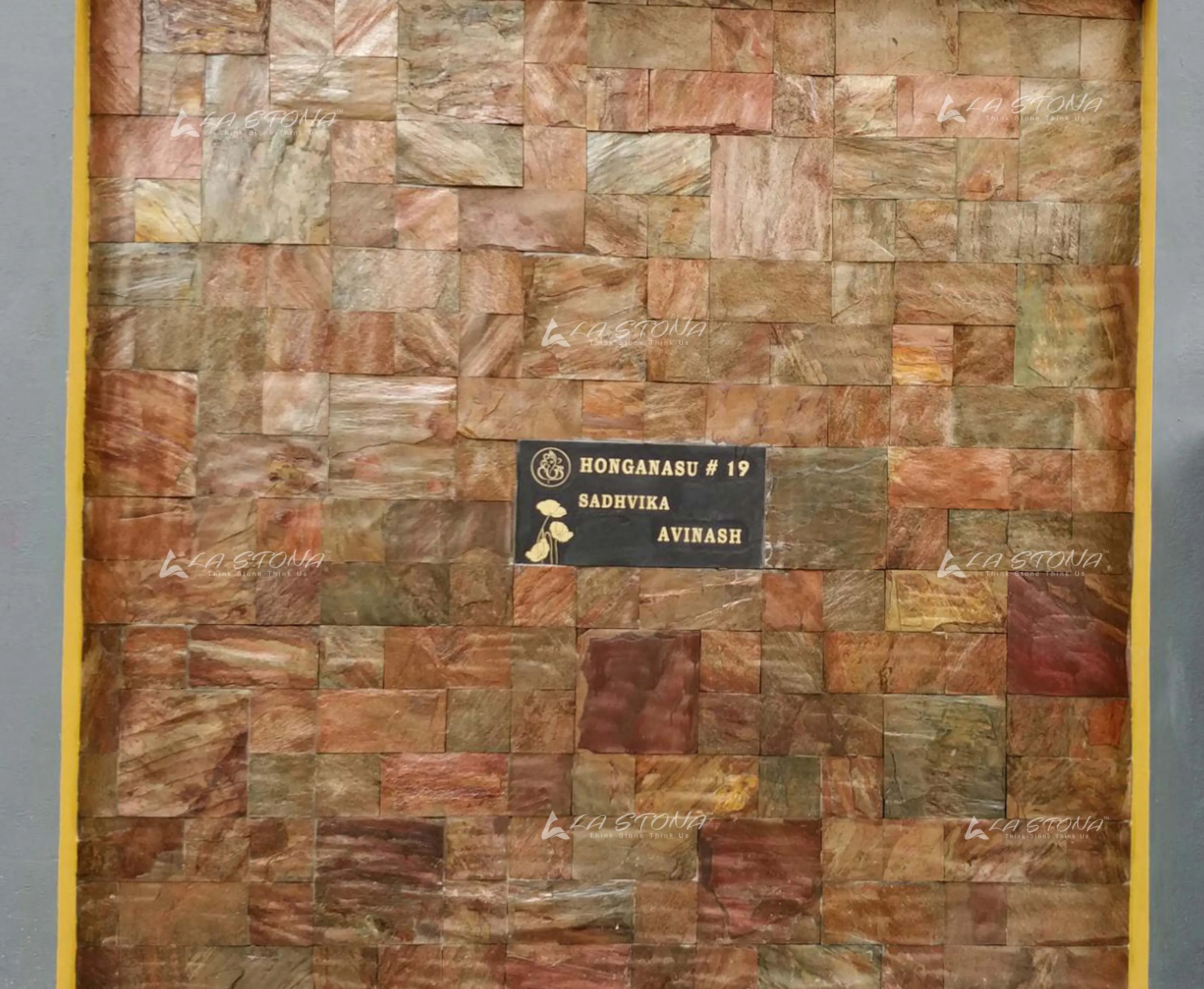 ANTIQUE SQUARES natural stone cladding with mixed sizes and warm earthy tones